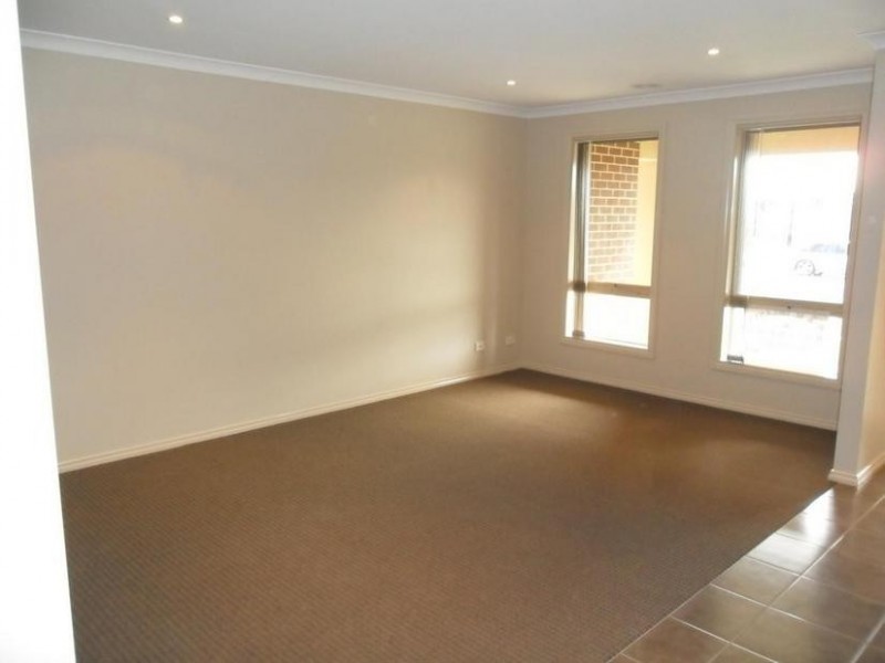 79 Thunderbolt Drive, Cranbourne East VIC 3977