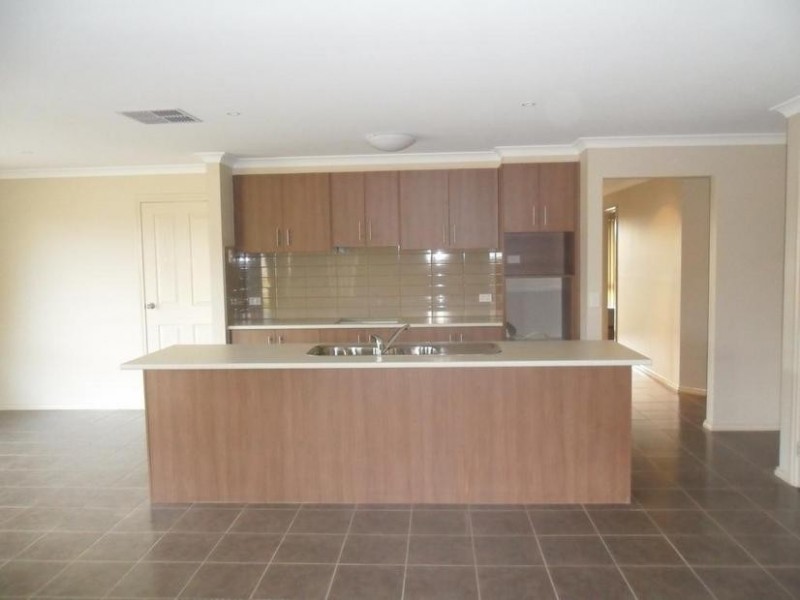 79 Thunderbolt Drive, Cranbourne East VIC 3977