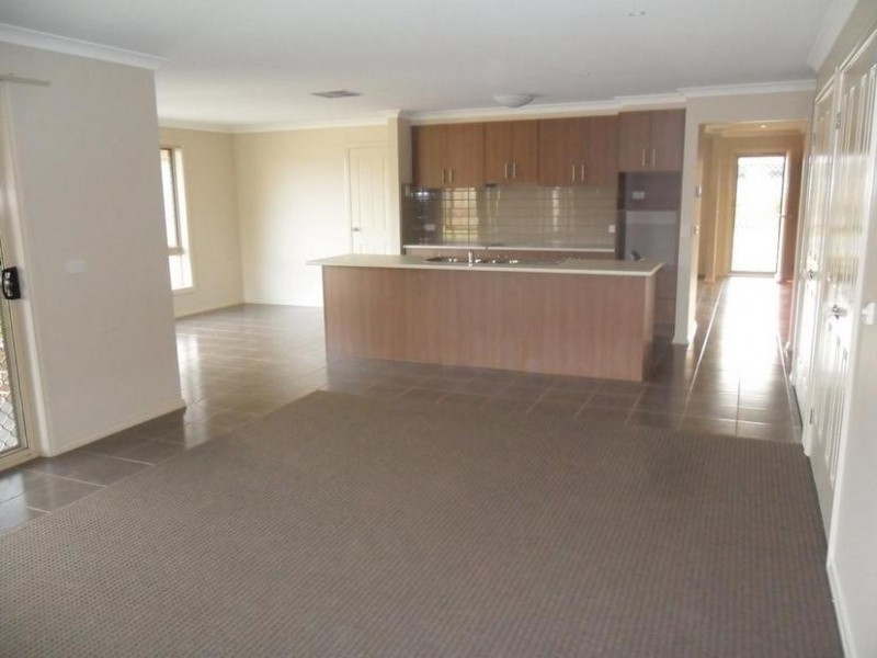 79 Thunderbolt Drive, Cranbourne East VIC 3977