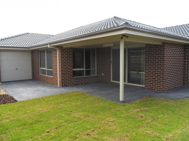 79 Thunderbolt Drive, Cranbourne East VIC 3977