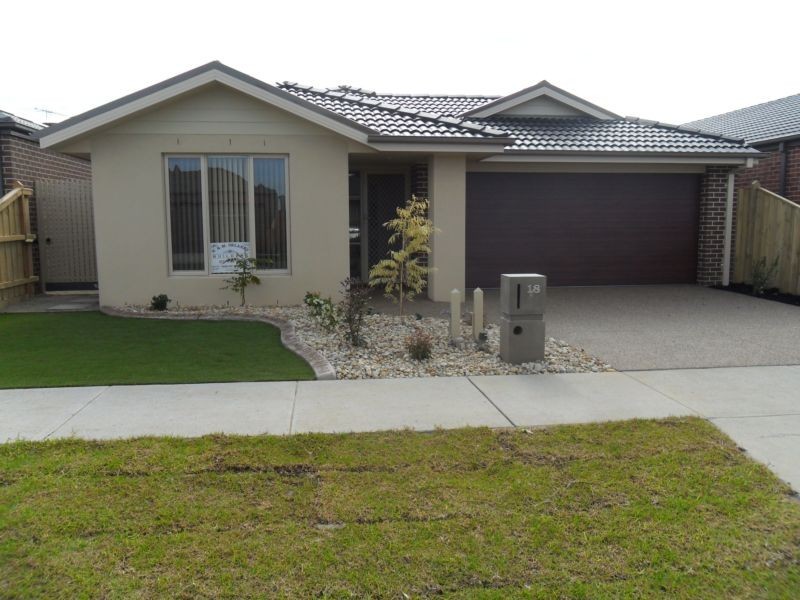 18 Blackledge Drive, Cranbourne East VIC 3977