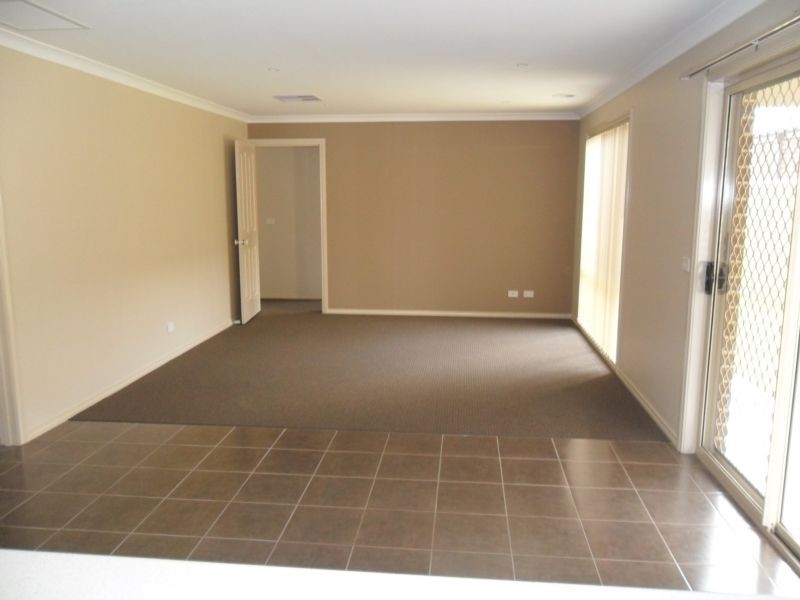 18 Blackledge Drive, Cranbourne East VIC 3977