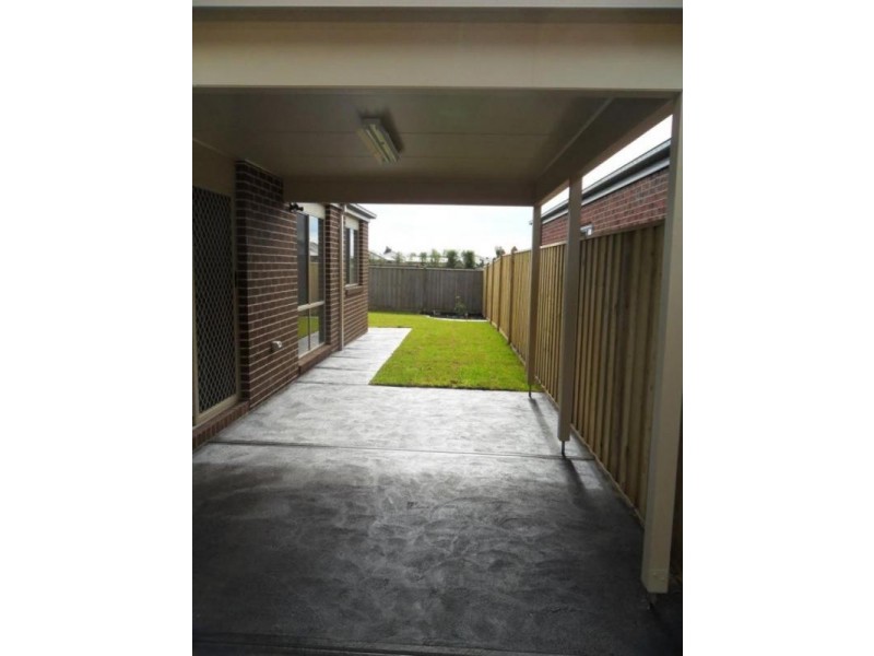 18 Blackledge Drive, Cranbourne East VIC 3977