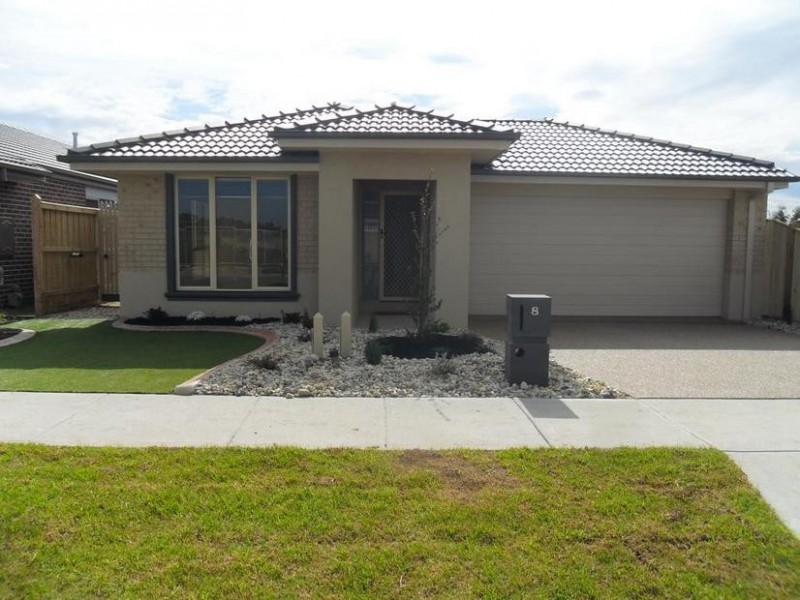 8 Blackledge Drive, Cranbourne East VIC 3977