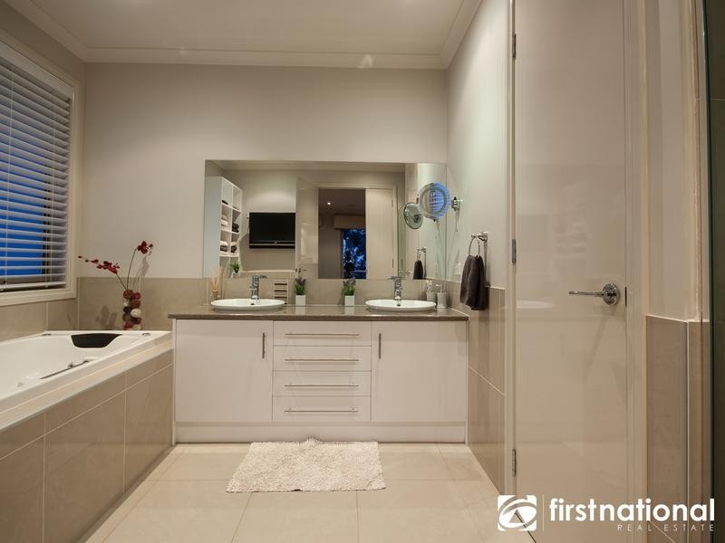 31 Northgate Drive, Berwick VIC 3806