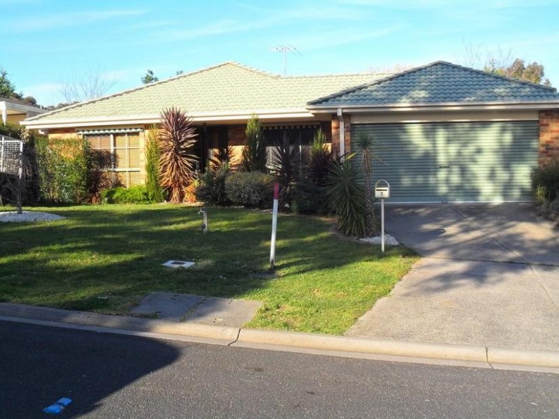 7 Samuel Close, Berwick VIC 3806