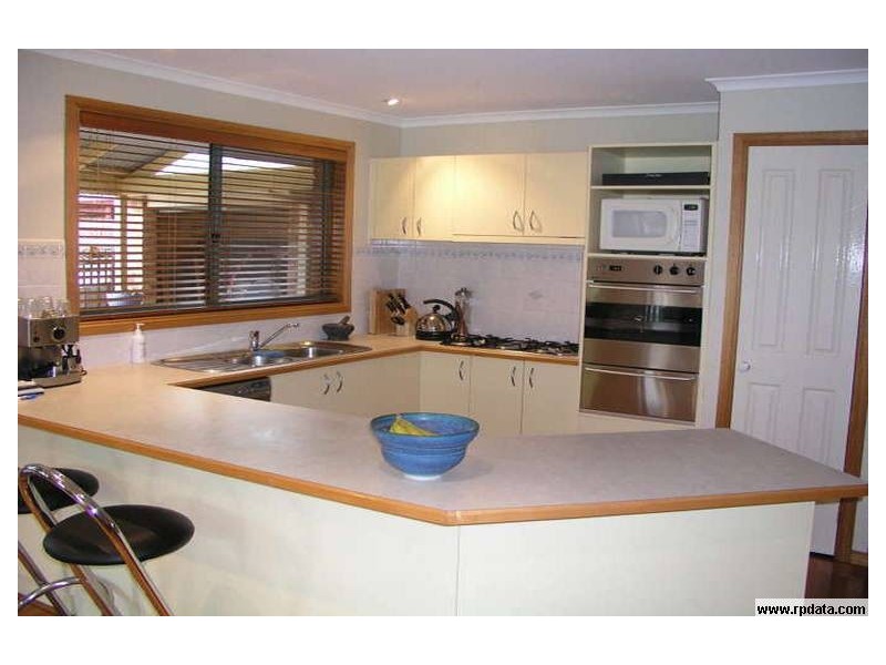 7 Samuel Close, Berwick VIC 3806