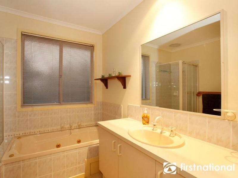 12 Crystal Brook Court, Narre Warren South VIC 3805