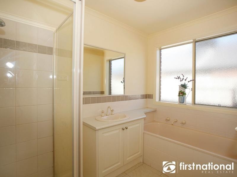 4 Alastair Drive, Berwick VIC 3806