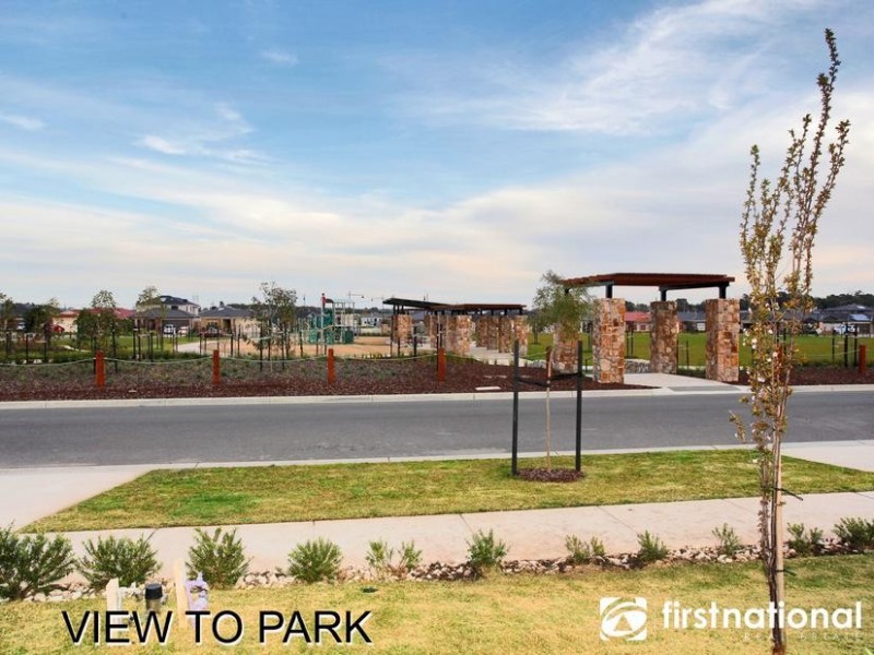 14 Crestway Drive, Cranbourne North VIC 3977