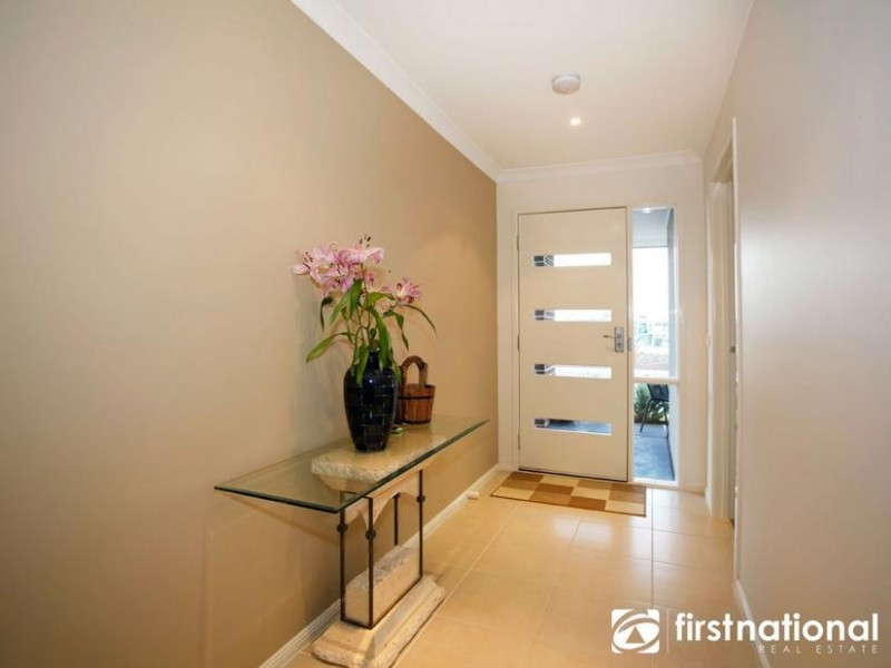 14 Crestway Drive, Cranbourne North VIC 3977