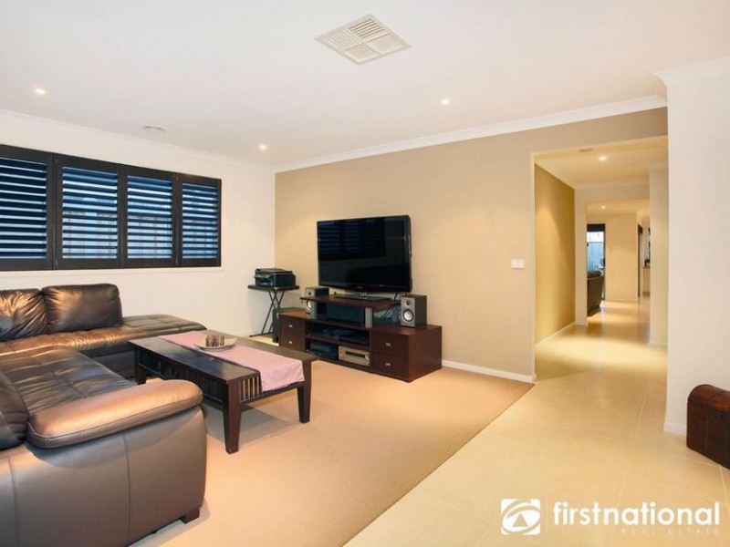 14 Crestway Drive, Cranbourne North VIC 3977
