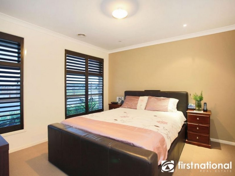 14 Crestway Drive, Cranbourne North VIC 3977