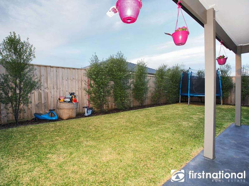 14 Crestway Drive, Cranbourne North VIC 3977