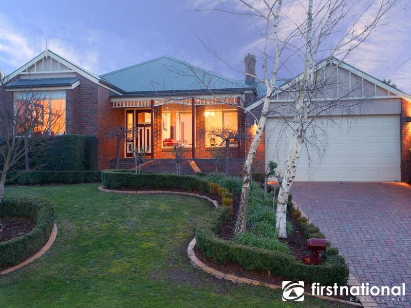 15 Cara Crescent, Berwick VIC 3806