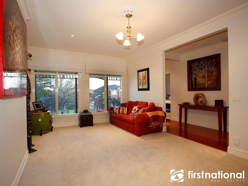 15 Cara Crescent, Berwick VIC 3806