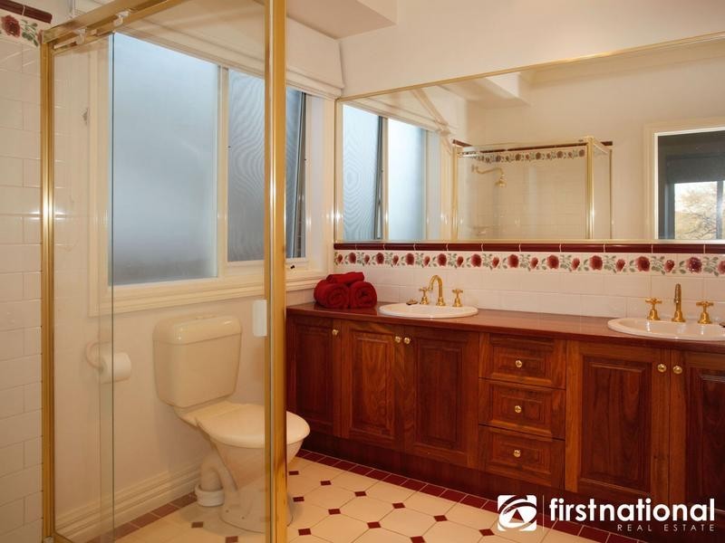 15 Cara Crescent, Berwick VIC 3806