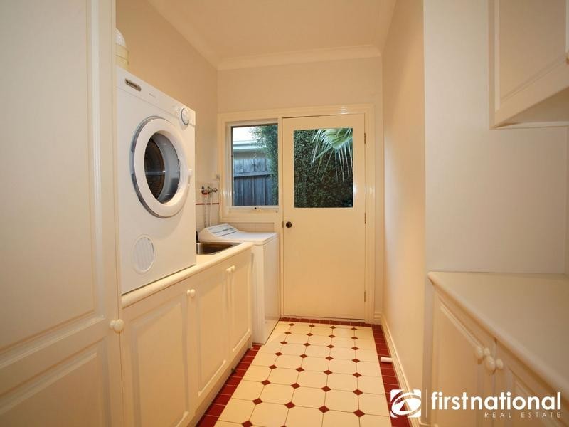 15 Cara Crescent, Berwick VIC 3806