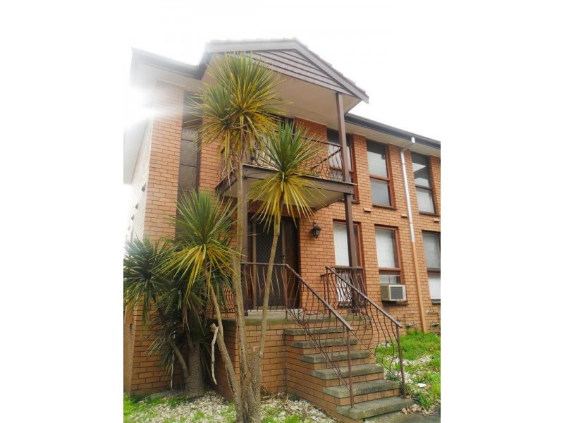 2/37 Clyde Road, Berwick VIC 3806