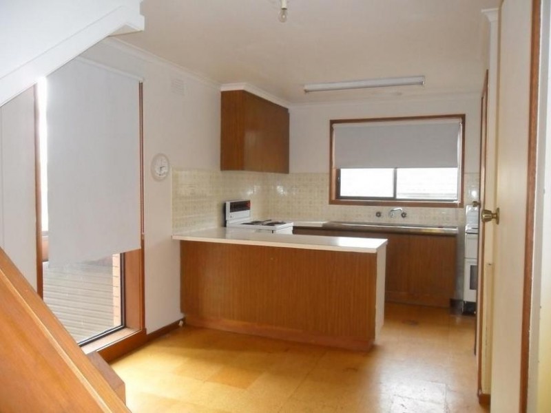 2/37 Clyde Road, Berwick VIC 3806