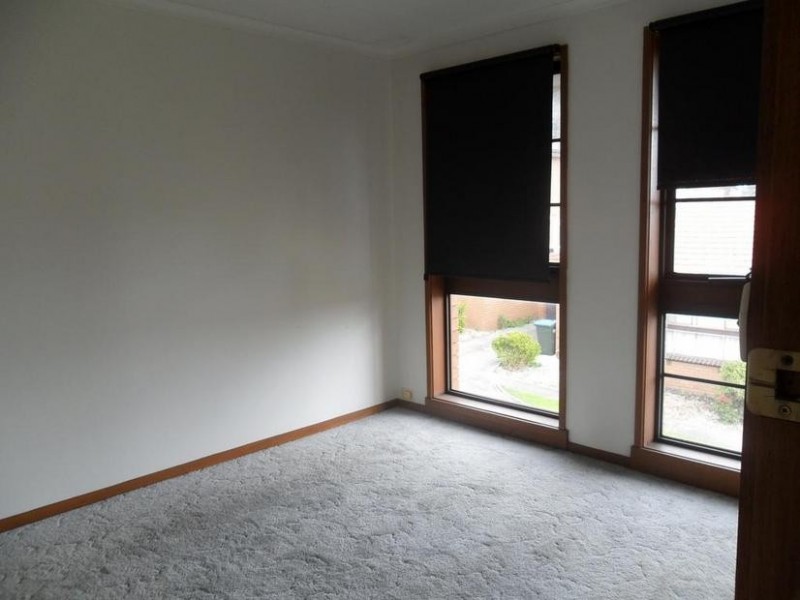 2/37 Clyde Road, Berwick VIC 3806