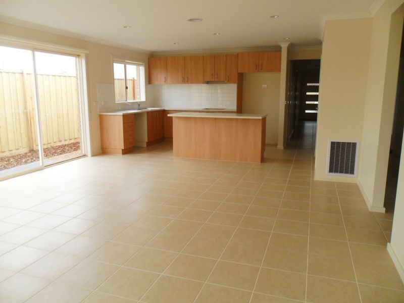 14 Markbeech Crescent, Officer VIC 3809