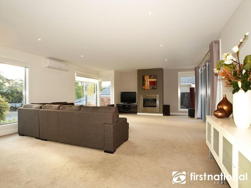 2/48 Langmore Lane, Berwick VIC 3806