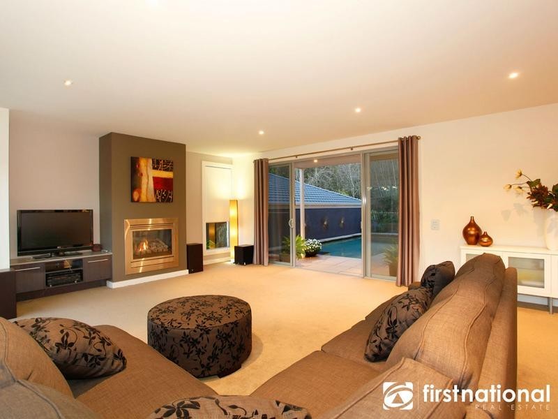 2/48 Langmore Lane, Berwick VIC 3806