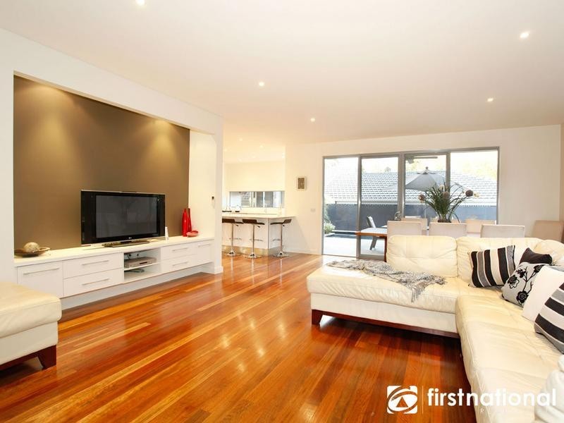 2/48 Langmore Lane, Berwick VIC 3806