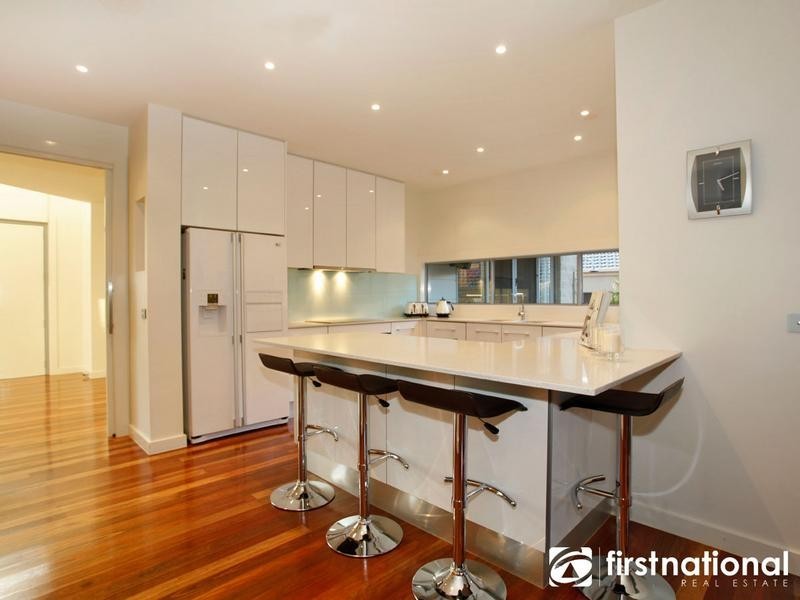 2/48 Langmore Lane, Berwick VIC 3806