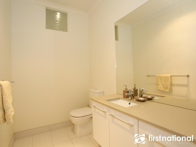 2/48 Langmore Lane, Berwick VIC 3806