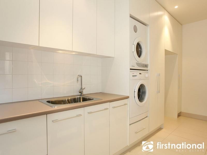 2/48 Langmore Lane, Berwick VIC 3806