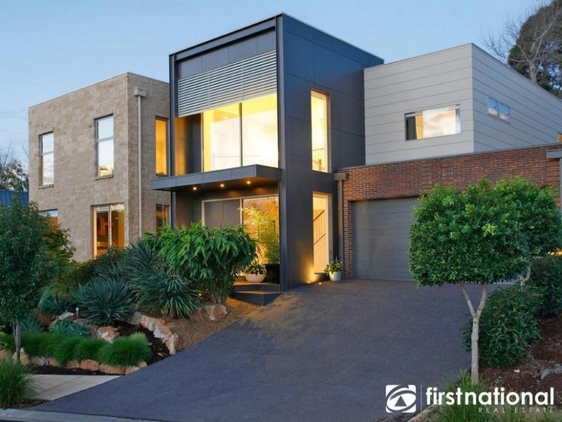 2/48 Langmore Lane, Berwick VIC 3806