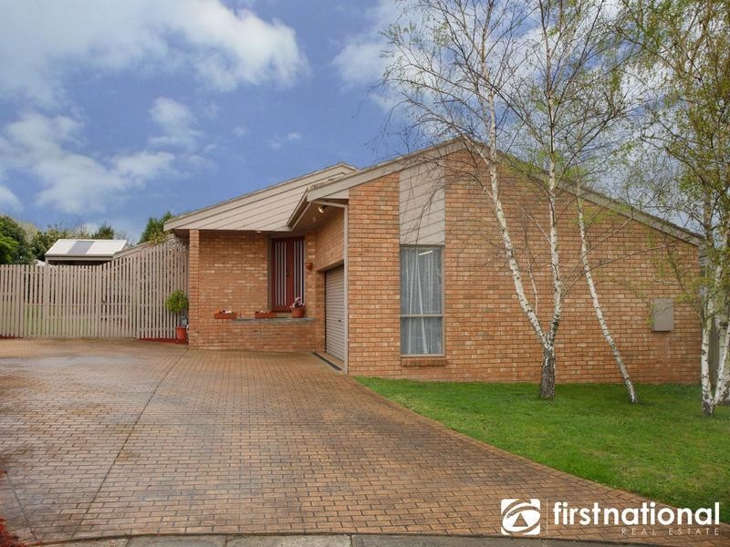 6 Renmark Court, Berwick VIC 3806