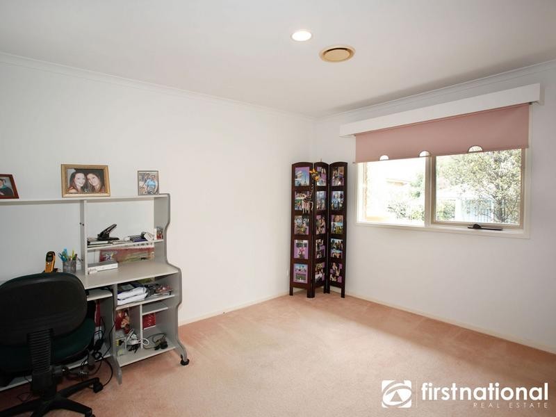 6 Renmark Court, Berwick VIC 3806