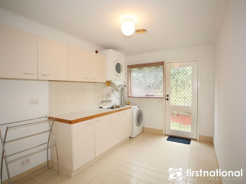 6 Renmark Court, Berwick VIC 3806