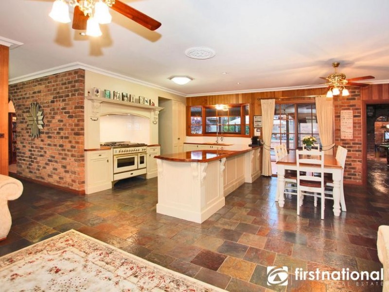 9 Carolyn Close, Narre Warren North VIC 3804