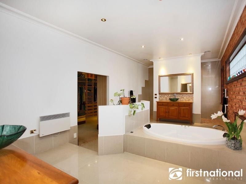 9 Carolyn Close, Narre Warren North VIC 3804