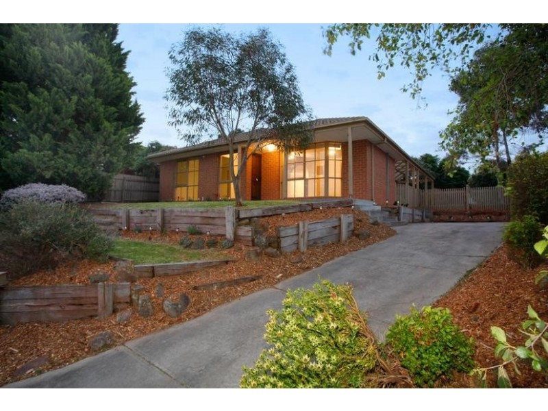 13 Leigh Drive, Pakenham VIC 3810