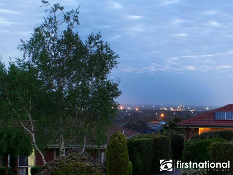 13 Leigh Drive, Pakenham VIC 3810