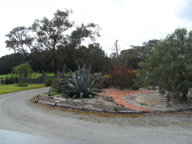 64 Hayseys Road, Narre Warren East VIC 3804