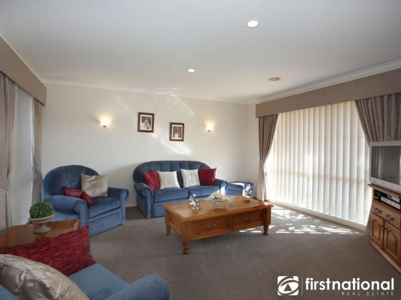 48 Earlsfield Drive, Berwick VIC 3806