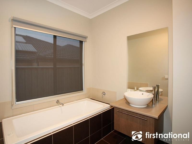 8 Alice Court, Officer VIC 3809