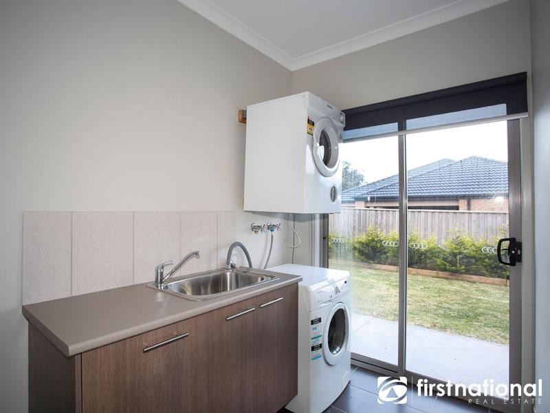 8 Alice Court, Officer VIC 3809