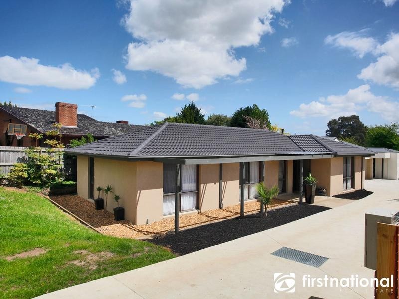 1/9 Strathavan Drive, Berwick VIC 3806