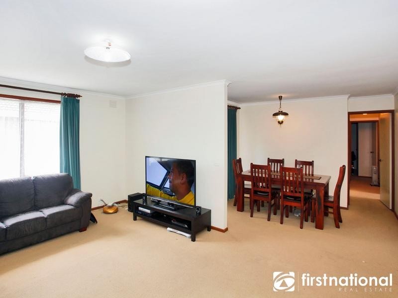 1/9 Strathavan Drive, Berwick VIC 3806