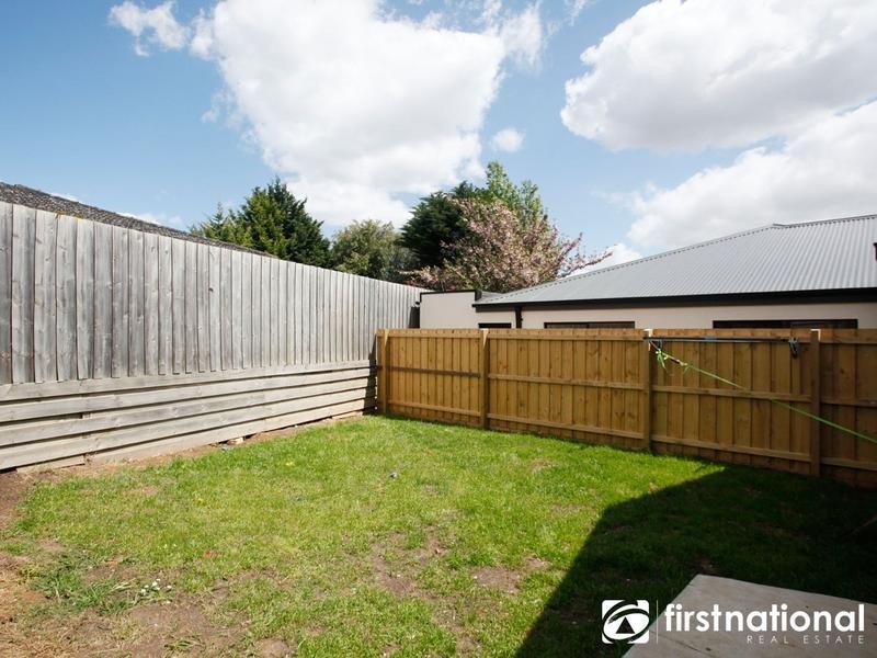 1/9 Strathavan Drive, Berwick VIC 3806