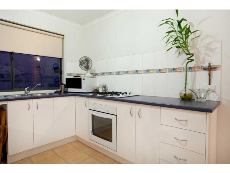 40 Oakgrove Drive, Narre Warren South VIC 3805