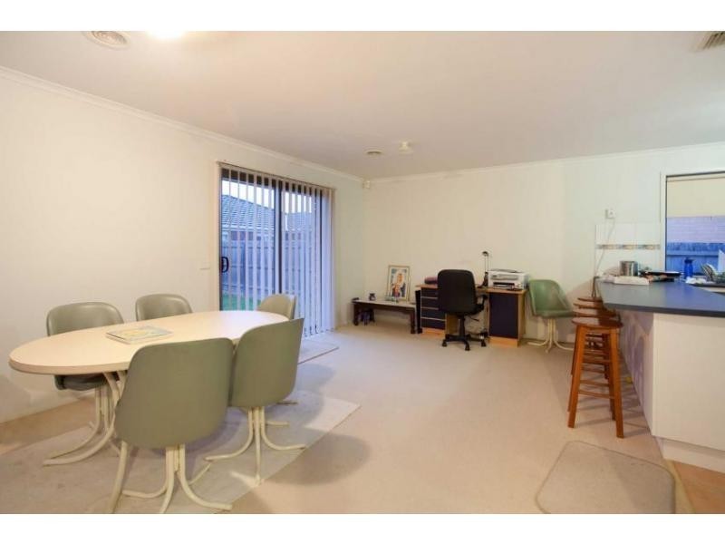 40 Oakgrove Drive, Narre Warren South VIC 3805