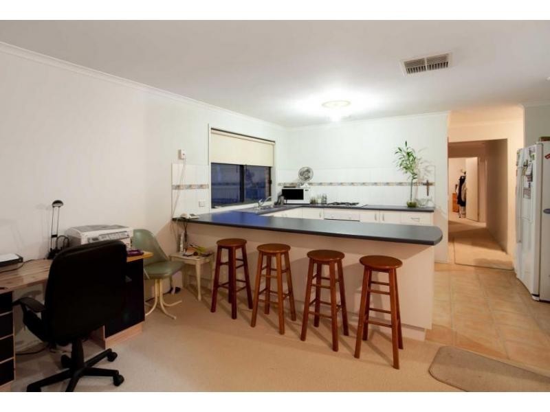 40 Oakgrove Drive, Narre Warren South VIC 3805